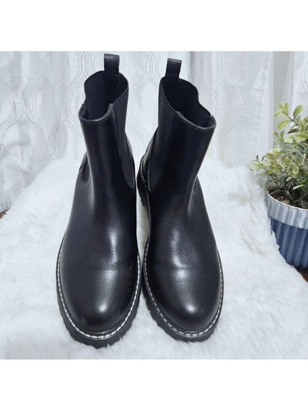 DOLCE VITA Lobera Black Faux Leather Ankle Boots Sz 8 - Picture 2 of 7